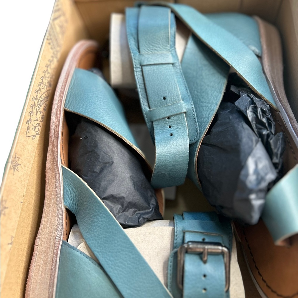Sandals - Picture 4 of 9